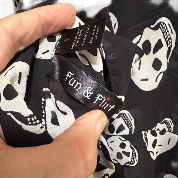 Fun and Flirt Womens S Black Skull Print Sheer Hi-Low Long Sleeve Blouse - Picture 11 of 13